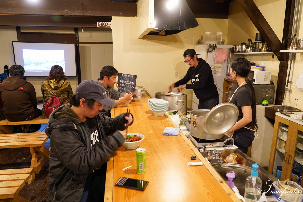 広い地球をステージに、児玉毅さんが滑り、佐藤圭さんが撮る。【Ride the Earth 地球を滑る旅】 photobook No.7 『CHINA』リリースイベント in 富良野・納屋ロッジ